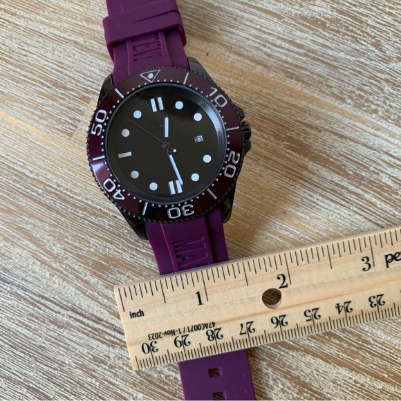 Steve Madden Purple Silicone Strap Embossed Logo Watch - Picture 11 of 11
